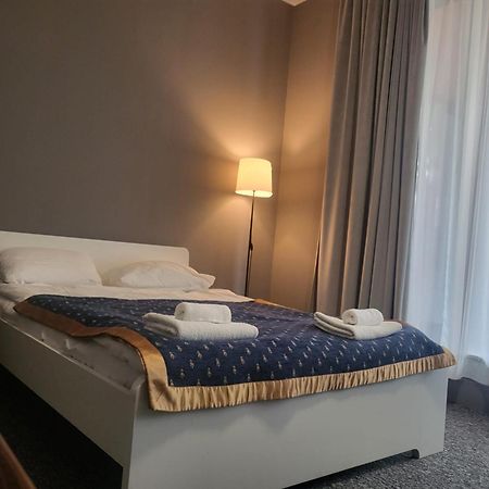 Hostel Bialoleka - Darmowy Parking, Szybkie Wifi! Varsovia Exterior foto
