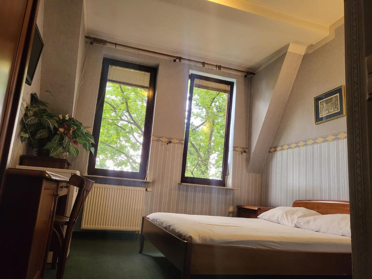 Hostel Bialoleka - Darmowy Parking, Szybkie Wifi! Varsovia Exterior foto